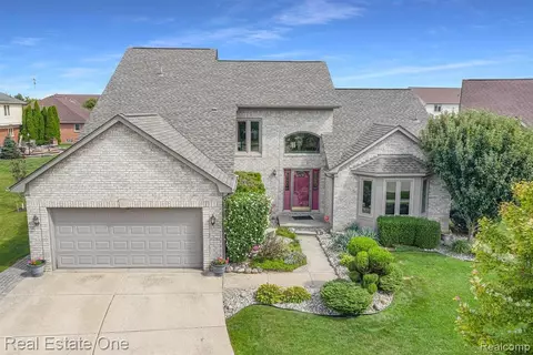 15674 Spiceway Dr, Fraser, MI 48026 photo 1