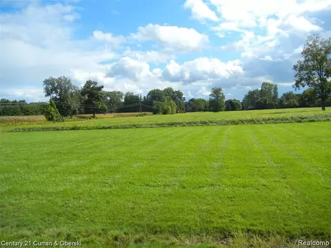 13073 N Clio Rd, Vienna, MI 48420