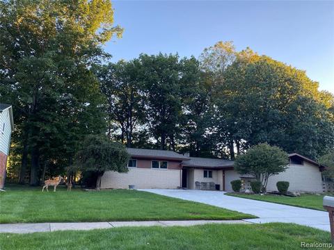 8389 Glengarry Rd, Grosse Ile, MI 48138 photo 1