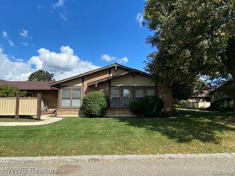 2733 Roundtree Dr, Troy, MI 48083 photo 1
