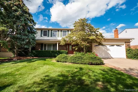 1171 Shadow Dr, Troy, MI 48085