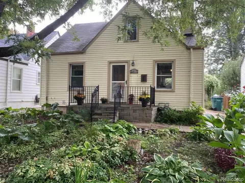 3377 Edgewood St, Dearborn, MI 48124 photo 1