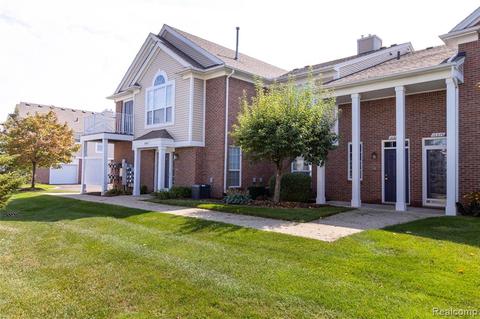 16375 Chatham Dr, Macomb, MI 48044 photo 1