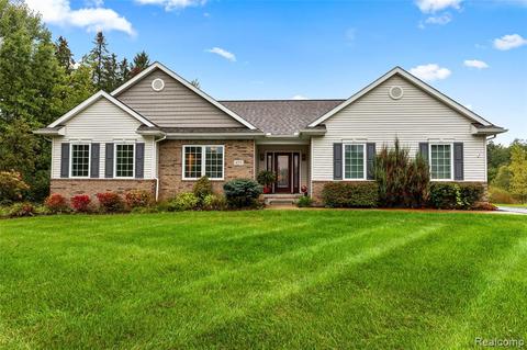 673 Chemung Forest Dr, Howell, MI 48843 photo 1