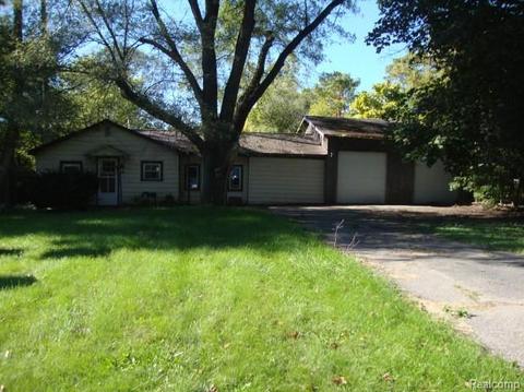 1164 Gilbert St, Flint, MI 48532 photo 1