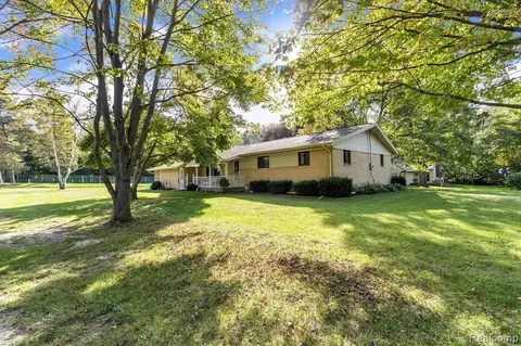 5013 Chickasaw Trl, Flushing, MI 48433 photo 1