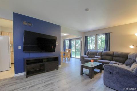 43682 Christopher Ct, Canton, MI 48188 photo 1