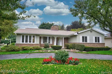 2369 Plainview Dr, Flushing, MI 48433 photo 1