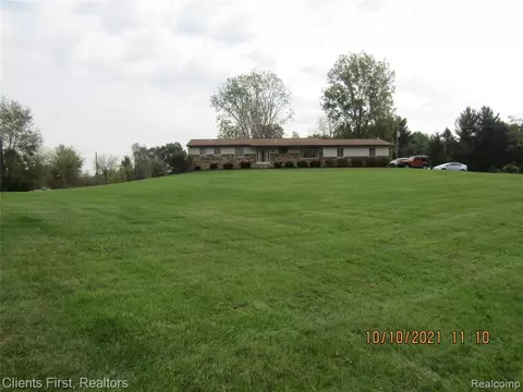3575 Embassy Dr, Howell, MI 48843 photo 1
