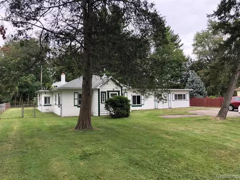 34538 Poplar St, Wayne, MI 48184 photo 1