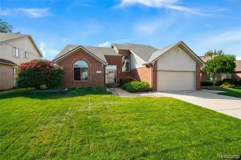 50147 Buccaneer Dr, Macomb, MI 48044 photo 1