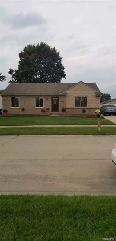 16425 Glenfield Dr, Macomb, MI 48044 photo 1