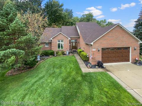 21049 Cervantes Ct, Macomb, MI 48044 photo 1