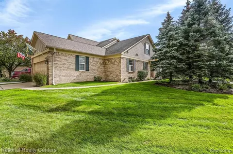 25401 Willowbrook Ct, Flat Rock, MI 48134 photo 1