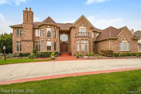 5509 Springbrook Dr, Troy, MI 48098 photo 1