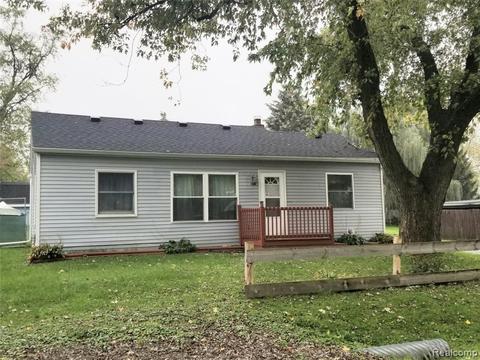 1082 Wisner St, Mount Morris, MI 48458 photo 1