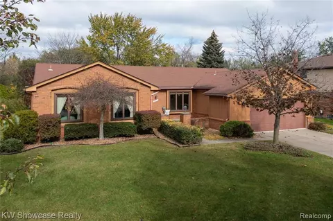 357 Tara Dr, Troy, MI 48085 photo 1