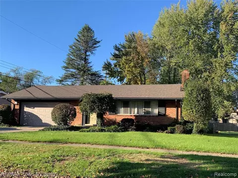1015 Clearview Dr, Flushing, MI 48433 photo 1