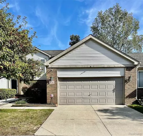 650 Ravencrest Ln, Westland, MI 48185 photo 1