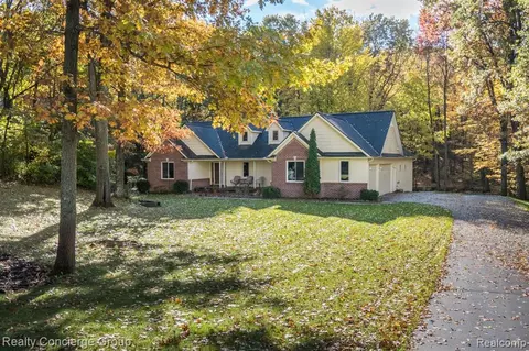 2759 Black Eagle Rdg, Howell, MI 48843 photo 1
