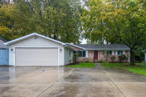 840 Townsend Cres W, Algonac, MI 48001 photo 1