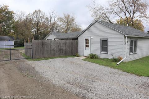 2156 Diamond Ave, Flint, MI 48532 photo 1