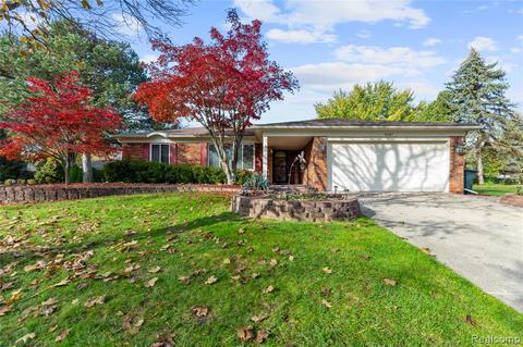 17 Troy Mi Homes With A Pool For Sale Movoto