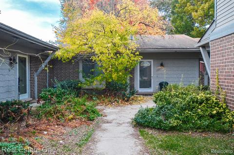 29655 Farmbrook Villa Ct, Southfield, MI 48034 photo 1