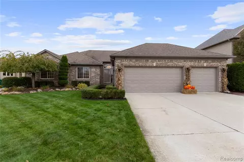 22000 Waycross Dr, Macomb, MI 48044 photo 1