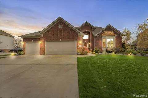 18843 Parke East Ct, Riverview, MI 48193 photo 1