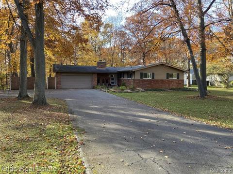 5201 Chickasaw Trl, Flushing, MI 48433 photo 1