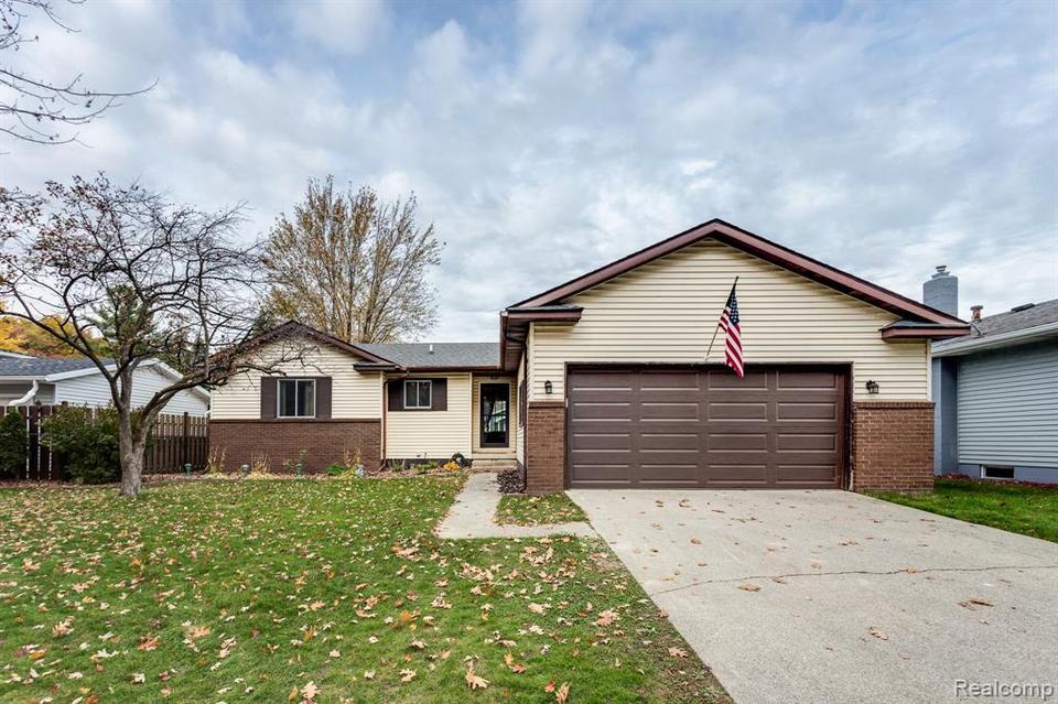 1433 Old Squire Ln, Port Huron, MI 48060 1 photo MLS 2210094183