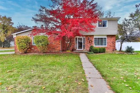 3722 Forge Dr, Troy, MI 48083 photo 1