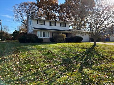 3712 Lake Oakland Shores Dr Waterford Mi 48329 61 Photos Mls 2210094742 Movoto