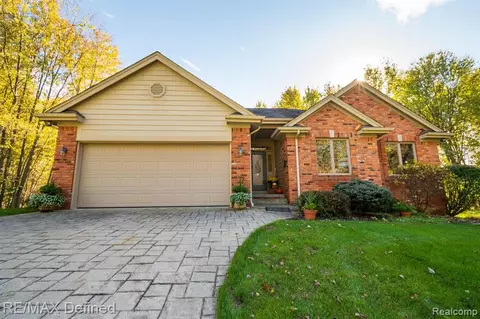226 Mayfield, Leonard, MI 48367 photo 1