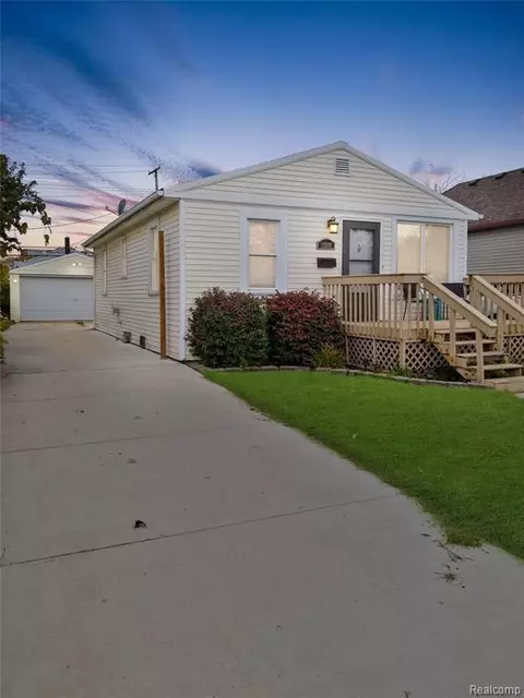 17076 Matthews St, Riverview, MI 48193 photo 1