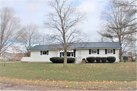 548 N Neeper St, Capac, MI 48014 photo 1