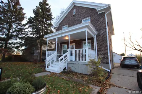 817 N Chevrolet Ave, Flint, MI 48504 photo 1