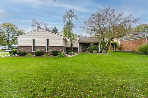 5989 Marble Dr, Troy, MI 48085 photo 1