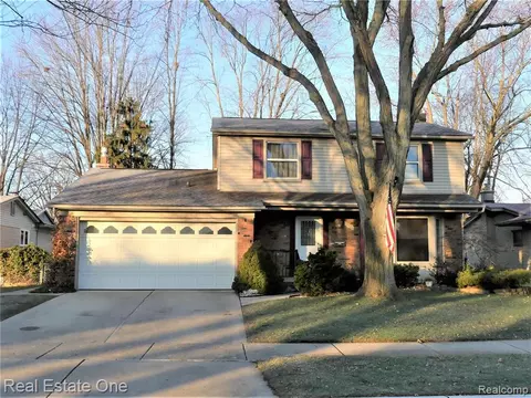 19424 Coventry Dr, Riverview, MI 48193 photo 1