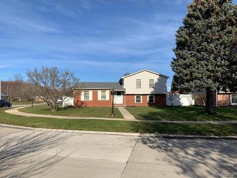 18275 Huntley Ave, MI 48193 photo 1