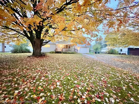 1250 W Maple Ave, Flint, MI 48507 photo 1