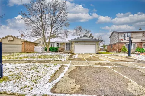 1808 Crestline Dr, Troy, MI 48083 photo 1