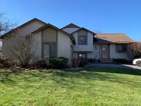 5381 Eagle Rd, Highland, MI 48356 photo 1