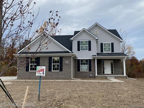 26571 Celtic Dr, Flat Rock, MI 48134 photo 1