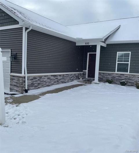 930 E Clinton St, Howell, MI 48843 photo 1
