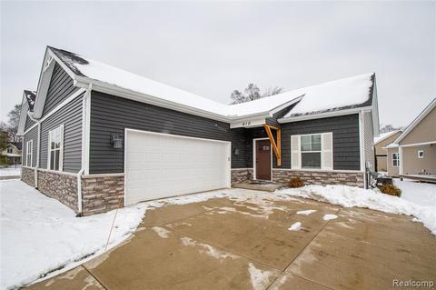 910 E Clinton St, Howell, MI 48843 photo 1