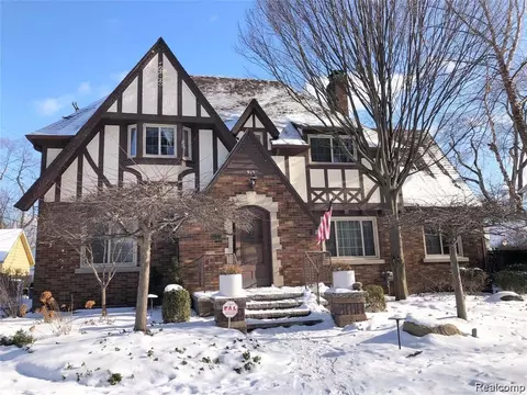 915 Maxine St, Flint, MI 48503 photo 1