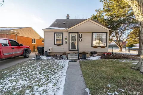 17754 Quarry St, Riverview, MI 48193 photo 1
