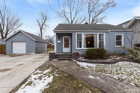 34641 Chestnut St, Wayne, MI 48184 photo 1
